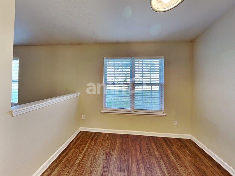 Building Photo - 634 Mable Dr