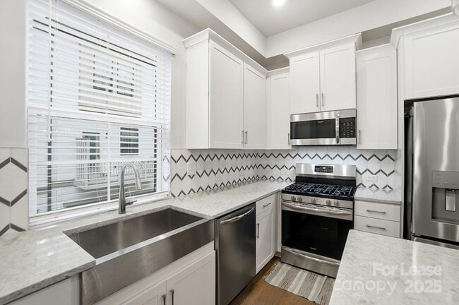 Building Photo - 1312 Nandina St