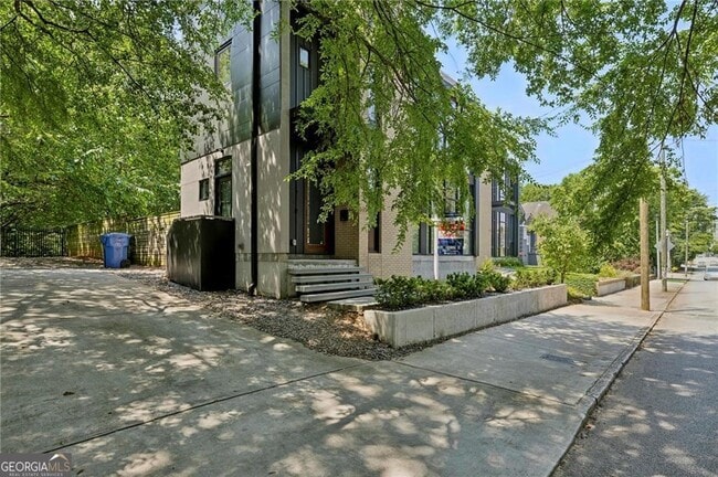 Building Photo - 575 Highland Ave NE