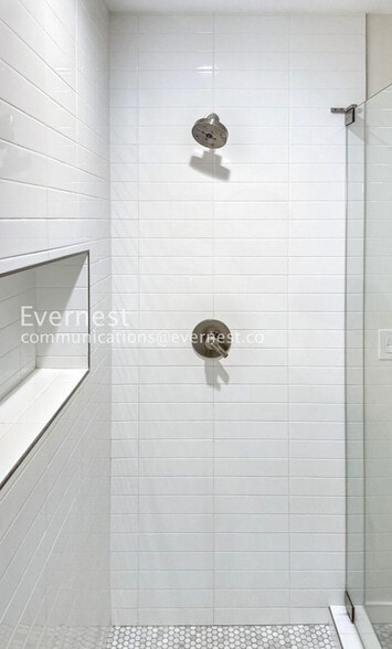 Building Photo - 21 E 6th St