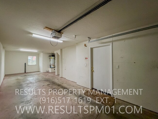 Building Photo - Excellent Natomas Townhouse