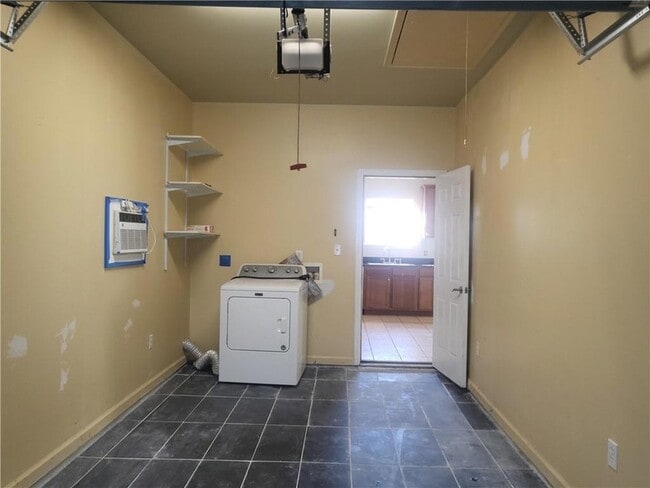 Building Photo - 1148 Lochlomand Dr