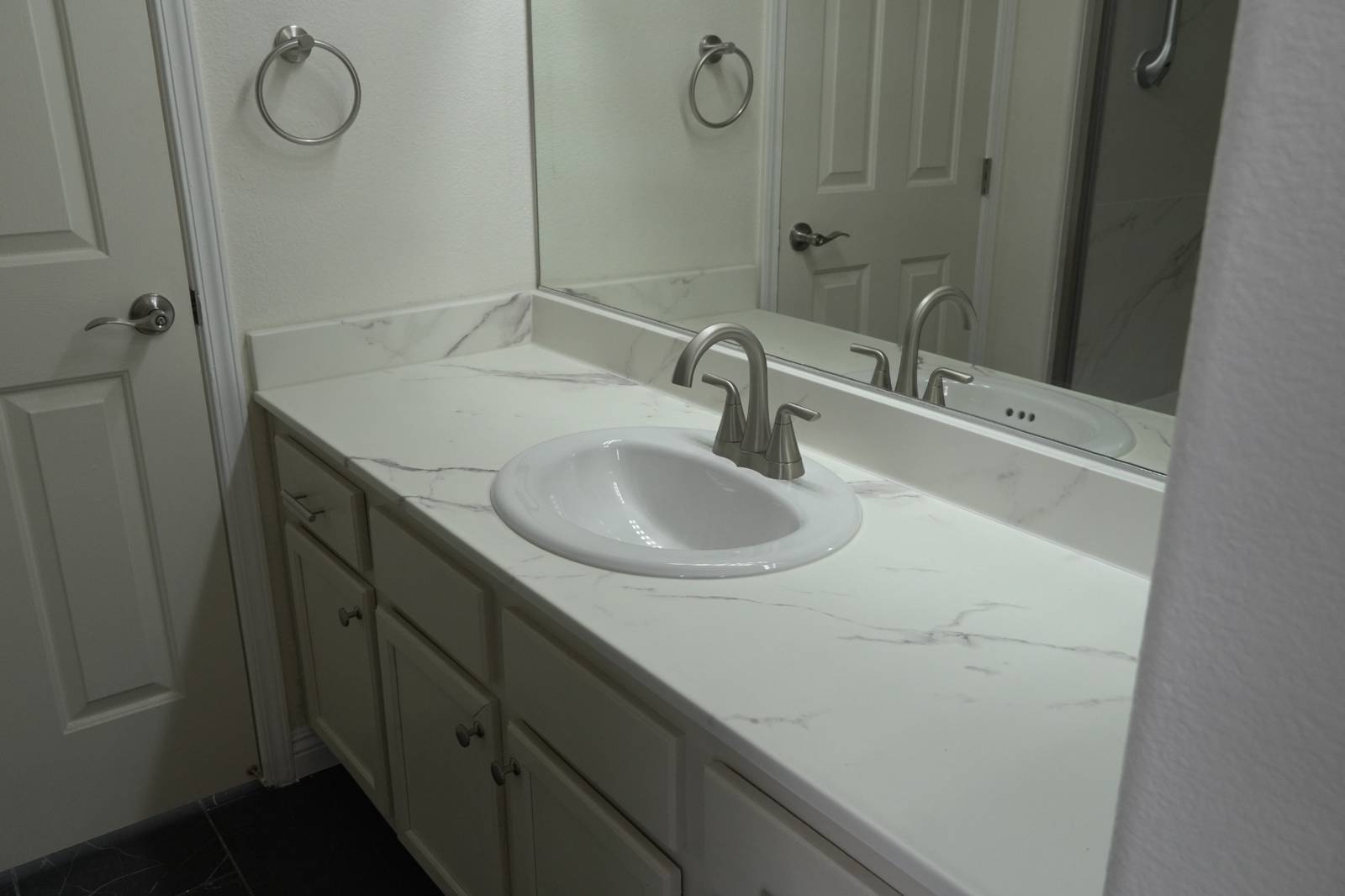 Master bathroom - 2493 W Richmar Ave