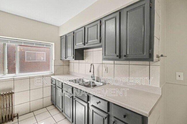 Building Photo - 629 Maple Dr