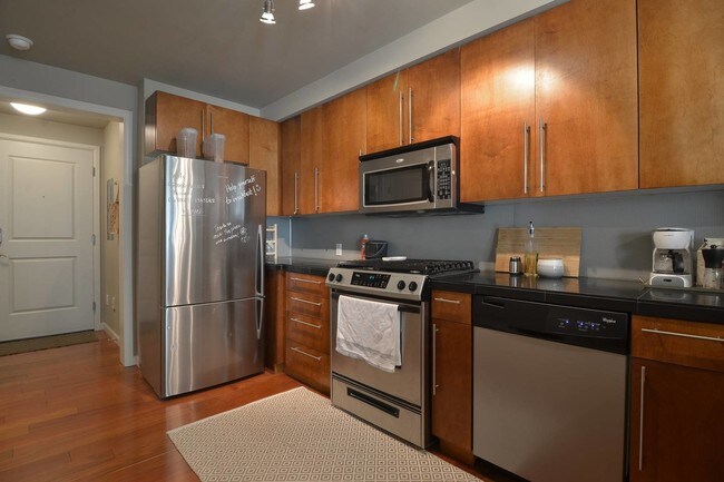 Primary Photo - 124 Bellevue Ave E