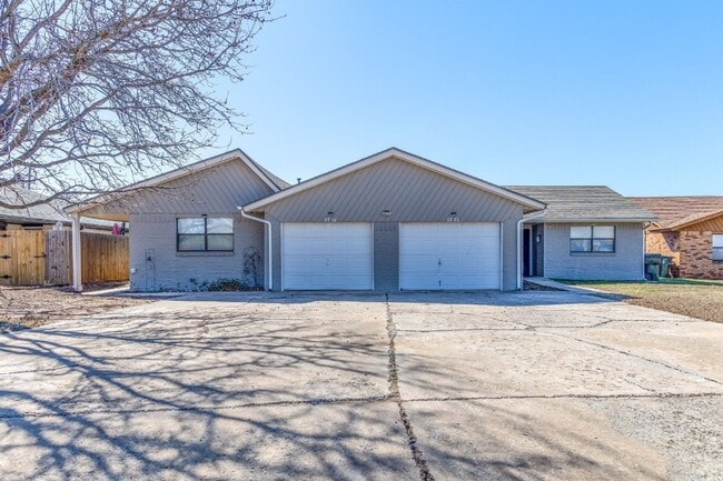Building Photo - Charming Duplex in Norman!
