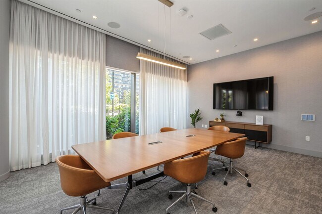 Building Photo - 75 Park Ln S