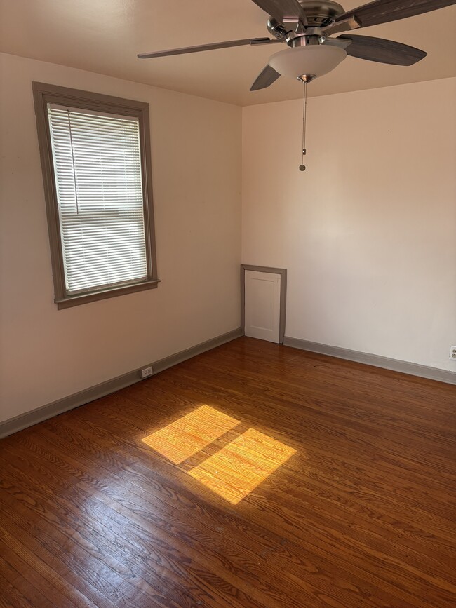 Building Photo - 1621 Murdoch Rd