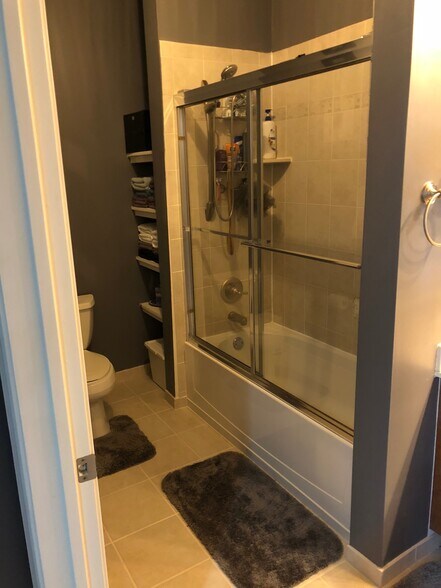 Building Photo - 300 W Elm St