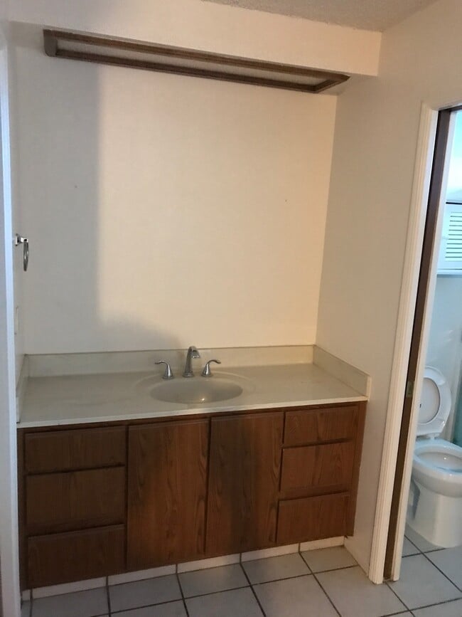 Building Photo - 5233 W Iris Ct