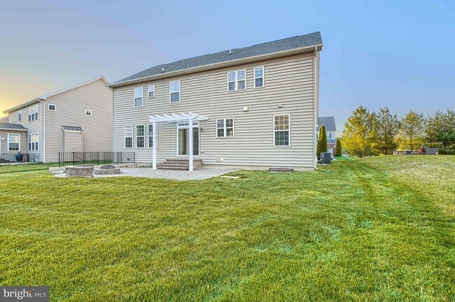 Building Photo - 601 Long Wall Dr