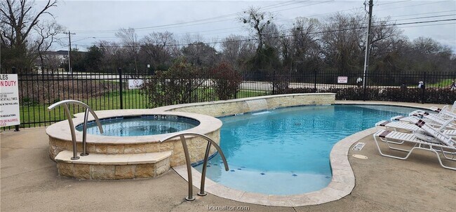 Building Photo - 301 Southwest Pkwy