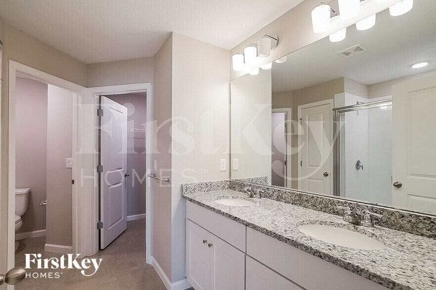 Building Photo - 429 Earhart Dr