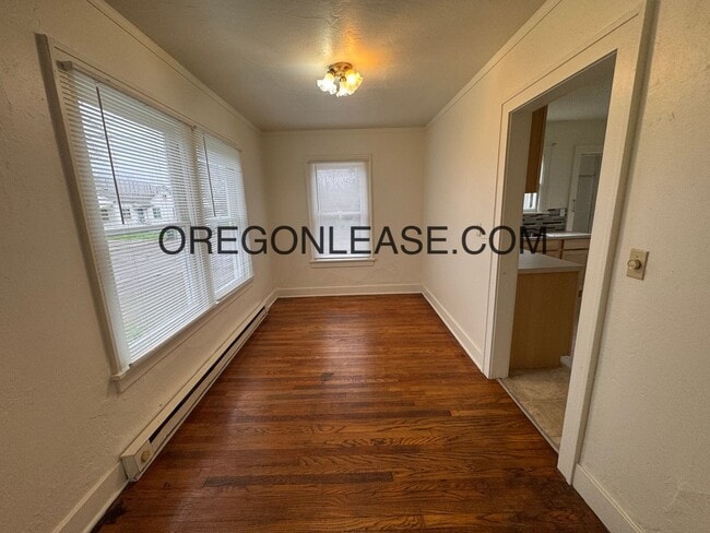 Building Photo - 2bedroom 1 bath downtown Eugene Home