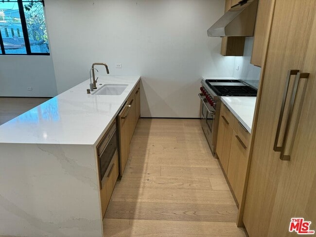 Building Photo - 611 Broadway St