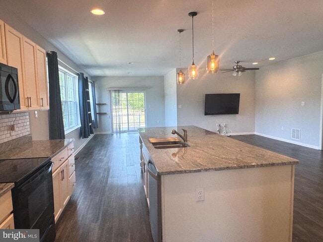 Building Photo - 148 Grissom Dr