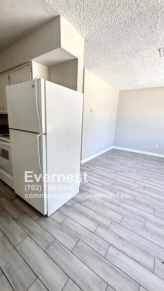 Building Photo - 718 W Wilson Ave