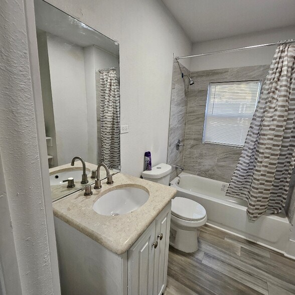 Building Photo - 1509 W Collin St