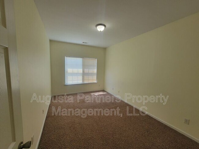 Building Photo - 420 Bowen Falls
