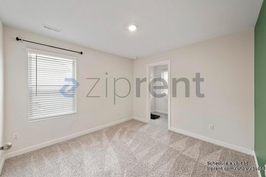 Building Photo - Unit