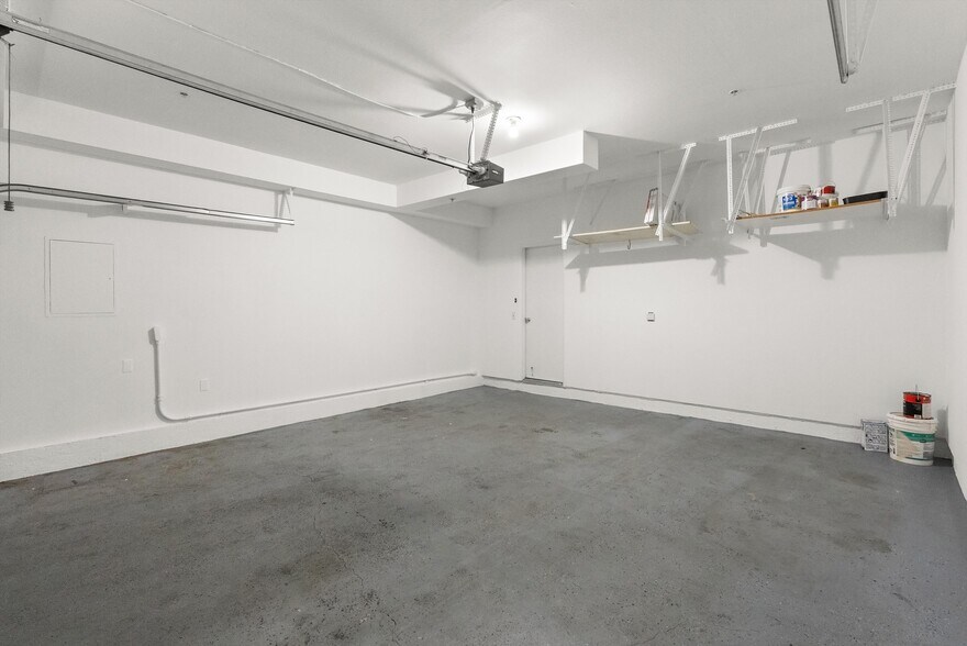 Building Photo - 15804 Crest Ln