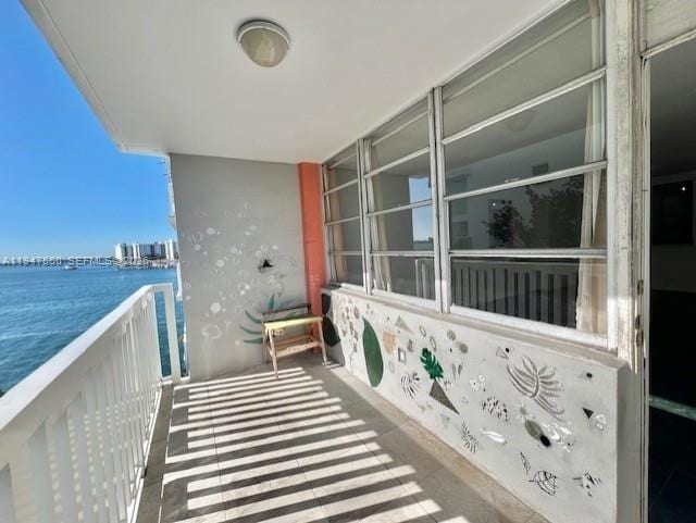 Building Photo - 2016 Bay Dr