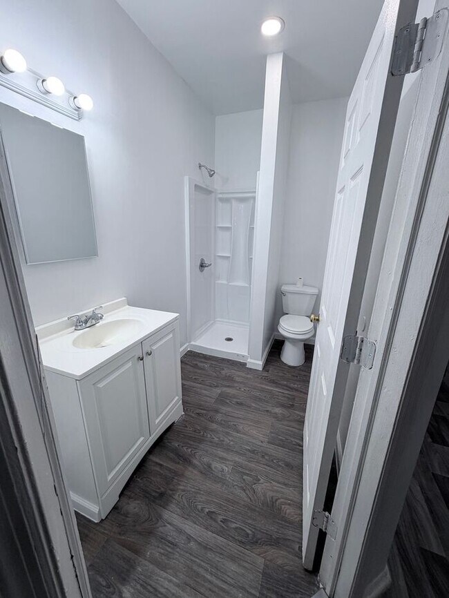 Building Photo - Inspected and Approved 3 Bedroom 1 Bath w PARKING & Appliances