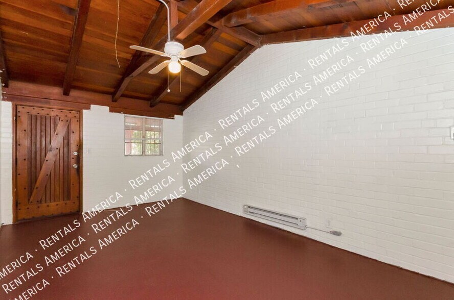 Building Photo - 947 N Alvernon Way