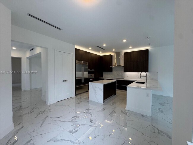 Building Photo - 19749 NE 16th Pl