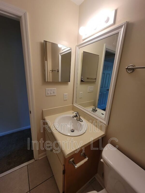 Building Photo - 1350 Castelnau Ct