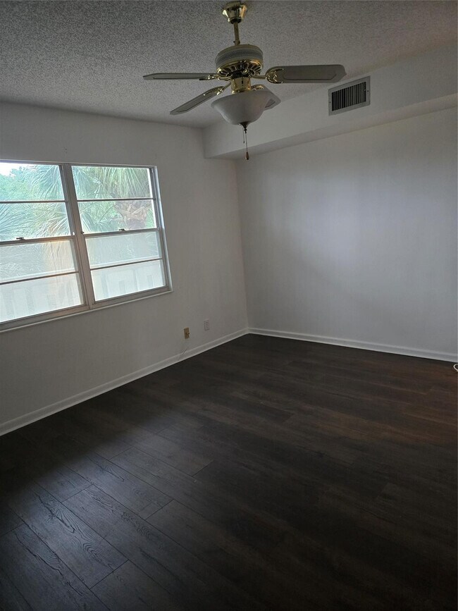 Building Photo - 3301 Aruba Way