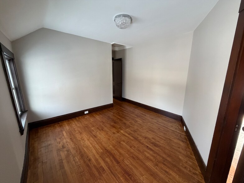 Building Photo - 14 Wheelwright Rd