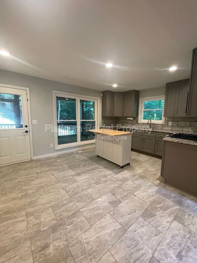 Building Photo - 4186 Nowata Dr NE