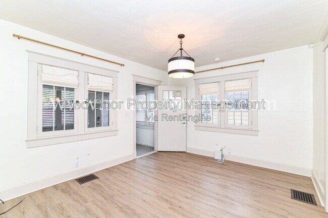 Building Photo - 1028 N Kealing Ave