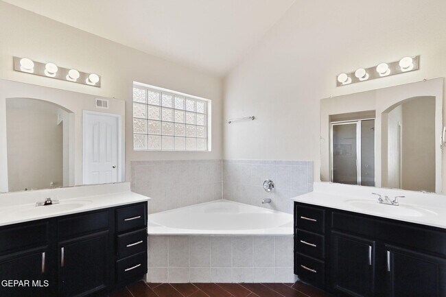 Building Photo - 527 Longleaf Pl