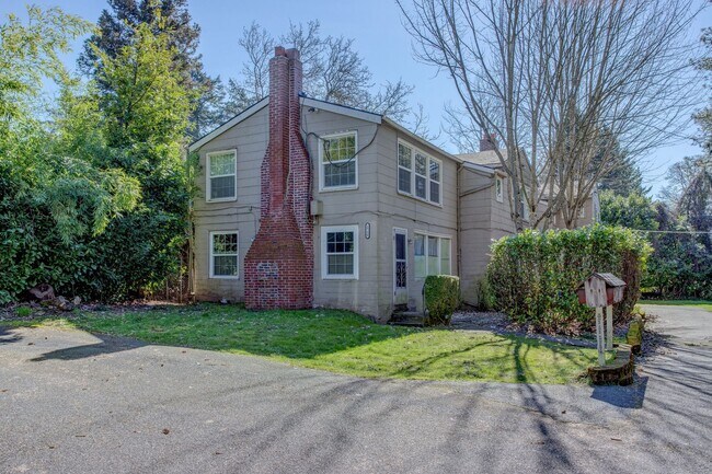 Interior Photo - Custer Apartments