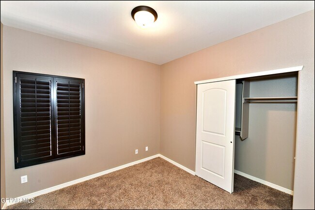 Building Photo - 3741 Loma Adriana