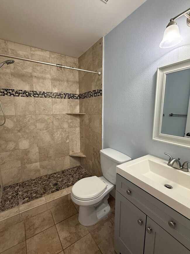 Building Photo - Charming 2 bedroom, 2 bath Home HEATHER LAKES