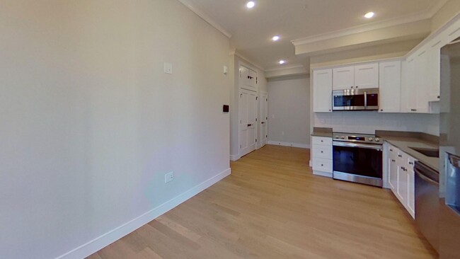 Building Photo - September Rent Waived! Pet Neg. Luxury Apt...
