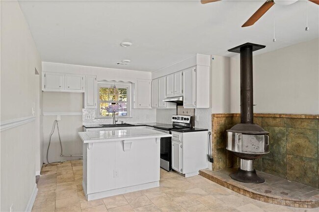 Building Photo - 207 Tanglewood Dr