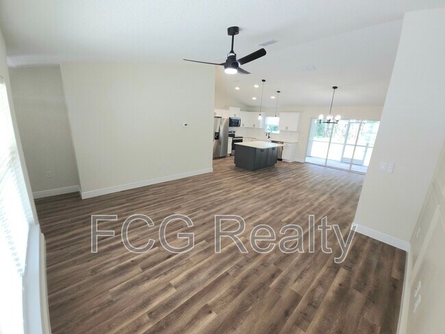 Building Photo - 6551 Hemlock Rd