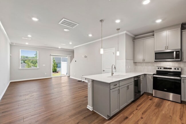 Building Photo - Modern 3-Bedroom Townhome with Luxury Fini...