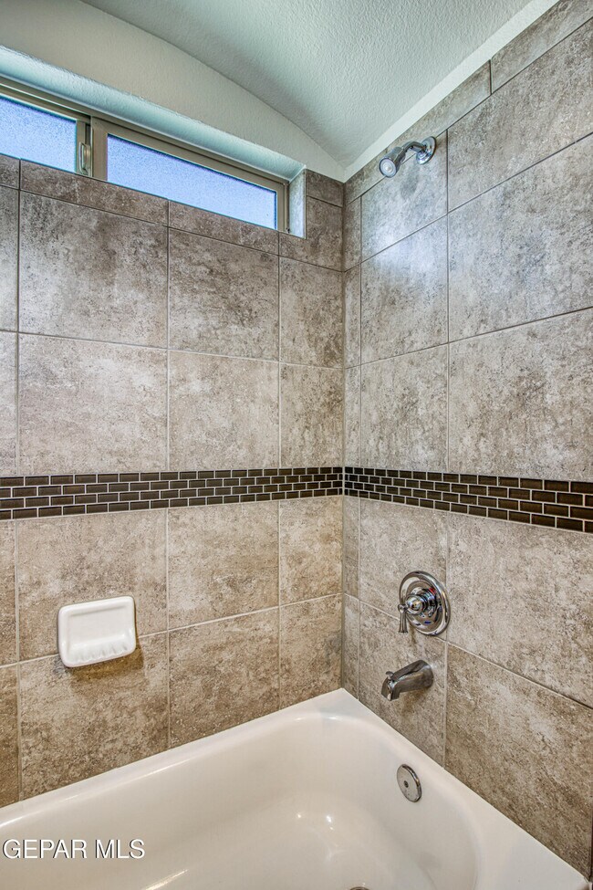 Building Photo - 7517 Red Cedar Dr