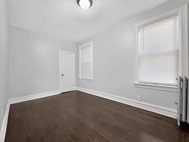 Building Photo - 86 W 45th St