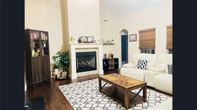 Building Photo - 402 SW Arch St