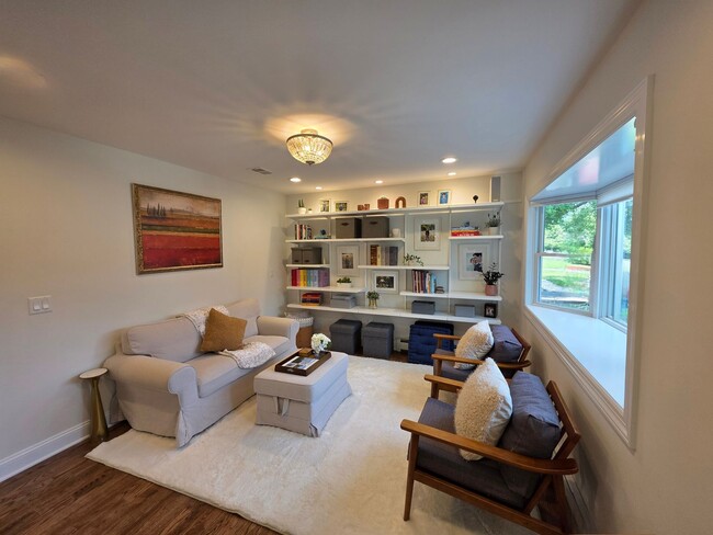 Building Photo - Luxury Living in Ridgewood