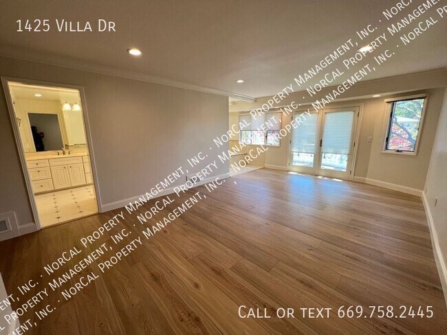 Building Photo - 1425 Villa Dr