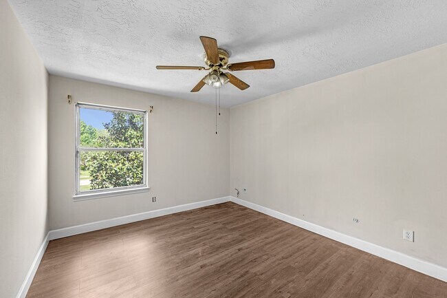 Building Photo - 11319 Briar Forest Dr