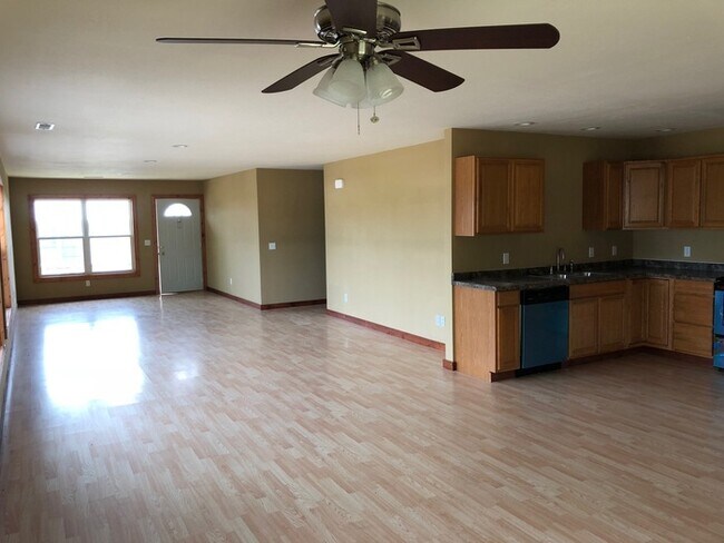 Building Photo - 38 Dunsford Dr