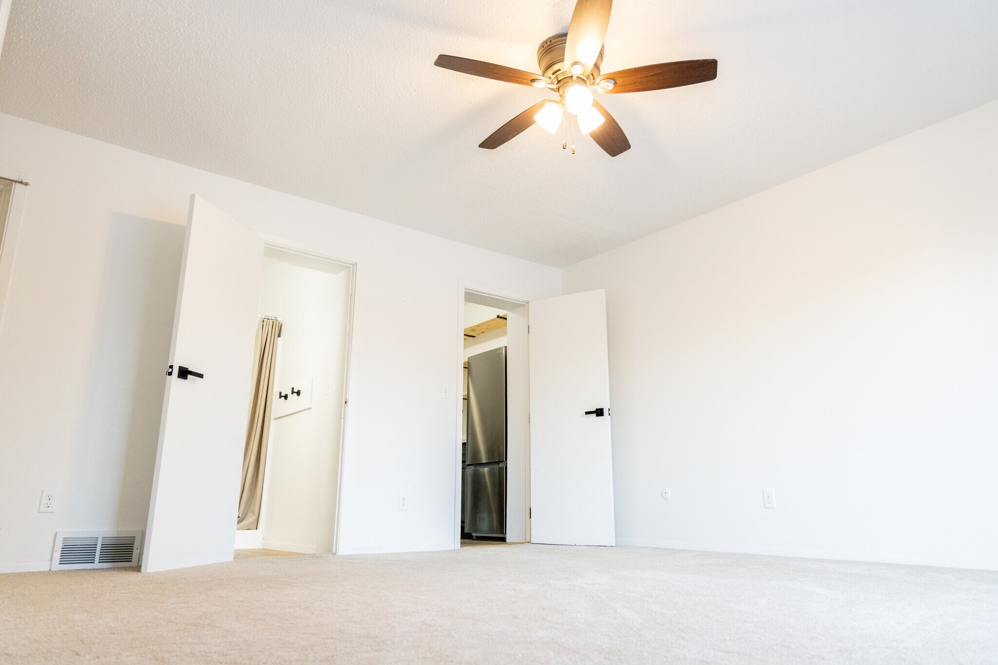 Building Photo - 711 S Phillips Ave